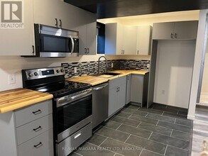 7701 Cortina Crescent in Niagara Falls, ON - Building Photo - Building Photo