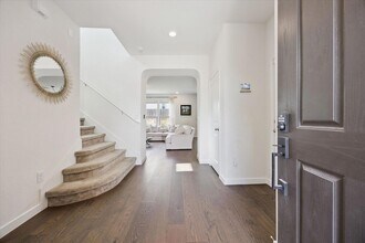 7916 Crystalbrook W in Austin, TX - Building Photo - Building Photo