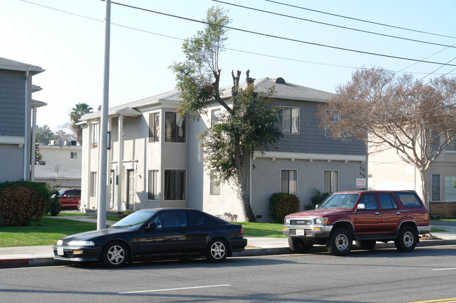 618 E Chevy Chase Dr in Glendale, CA - Foto de edificio - Building Photo