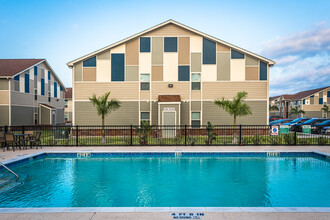 Midtown Weslaco Apartments in Weslaco, TX - Building Photo - Building Photo