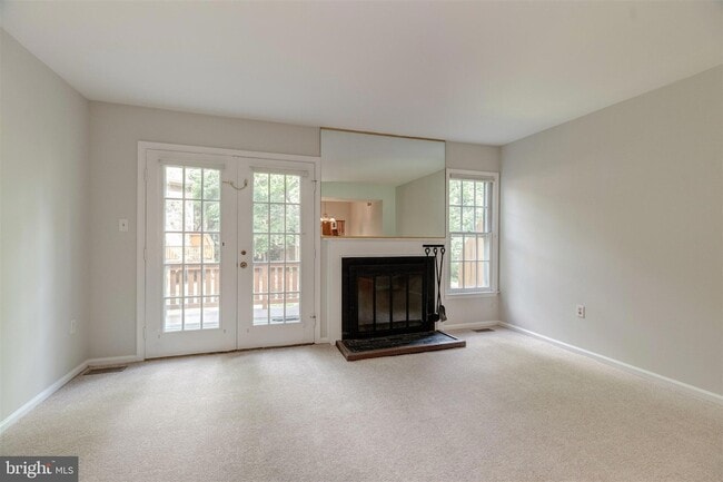 2440 S Walter Reed Dr in Arlington, VA - Building Photo - Building Photo