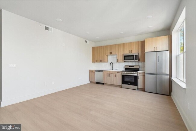 5521 Wayne Ave in Philadelphia, PA - Foto de edificio - Building Photo