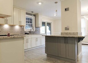 21 Englewood Ave in Worcester, MA - Building Photo - Building Photo