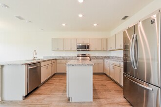 1015 Corso Dr in Winter Haven, FL - Foto de edificio - Building Photo