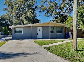 5701 E 30th Ave in Tampa, FL - Building Photo
