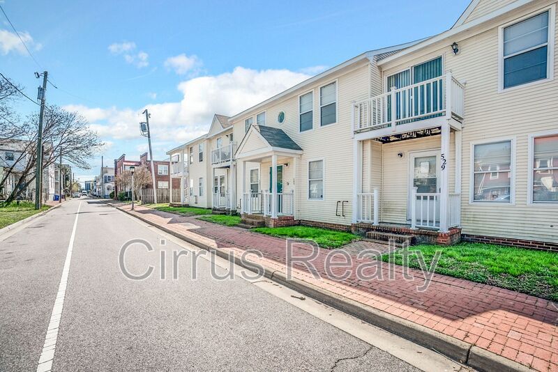 527 Columbia St in Portsmouth, VA - Building Photo