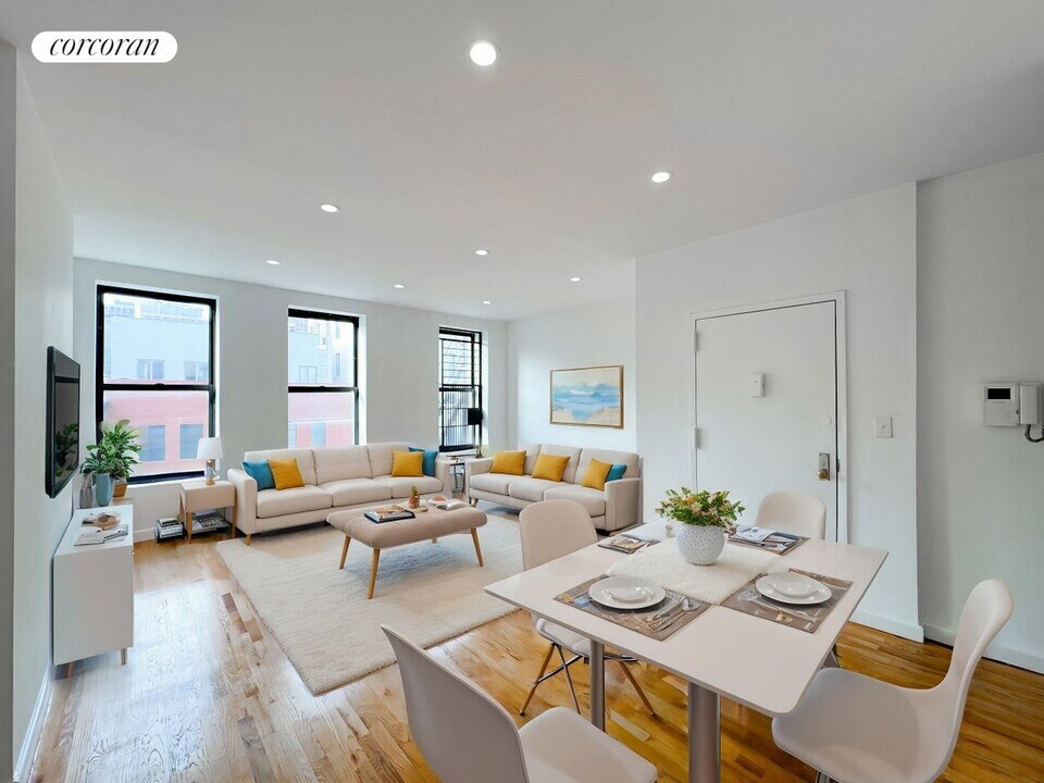 372 Manhattan Ave in New York, NY - Building Photo