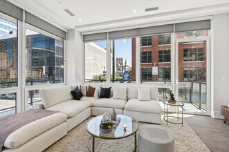 812 W Adams St in Chicago, IL - Building Photo - Building Photo
