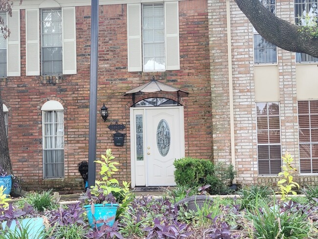 10813 Sandpiper Dr in Houston, TX - Foto de edificio - Building Photo