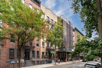 437 W 46TH ST in New York, NY - Building Photo - Primary Photo