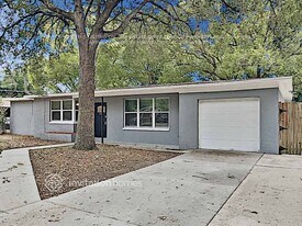 109 Glen Ridge Ave in Temple Terrace, FL - Building Photo