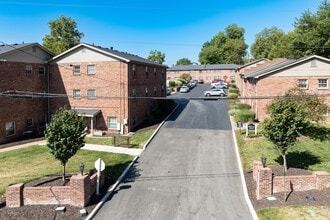 Brentwood Place in St. Louis, MO - Building Photo - Building Photo