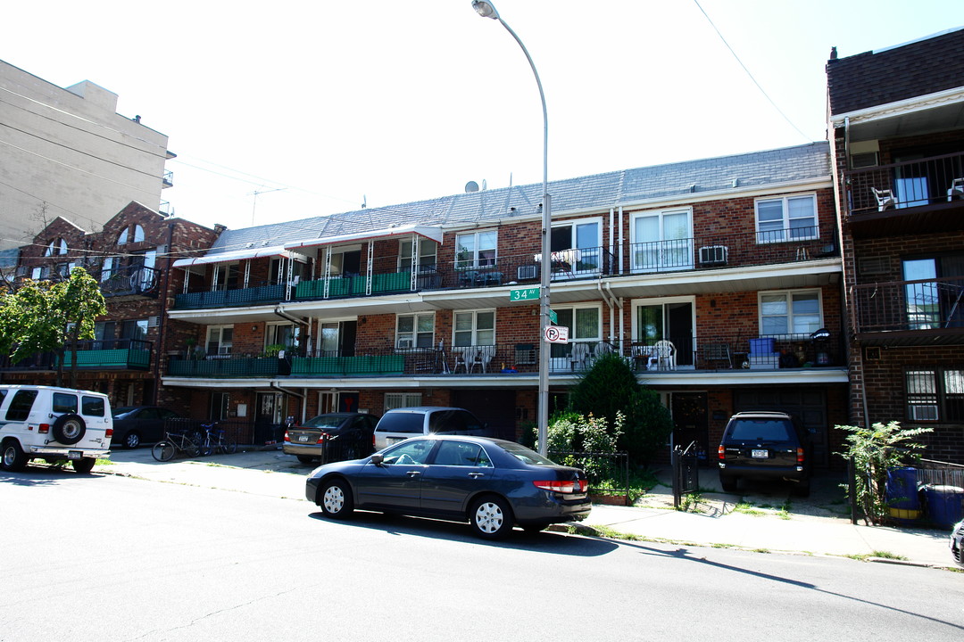 14428-14504 34th Ave in Flushing, NY - Foto de edificio
