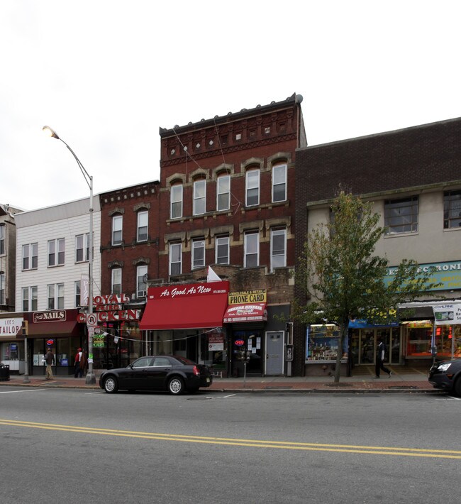 222 Main St in Orange, NJ - Building Photo - Building Photo