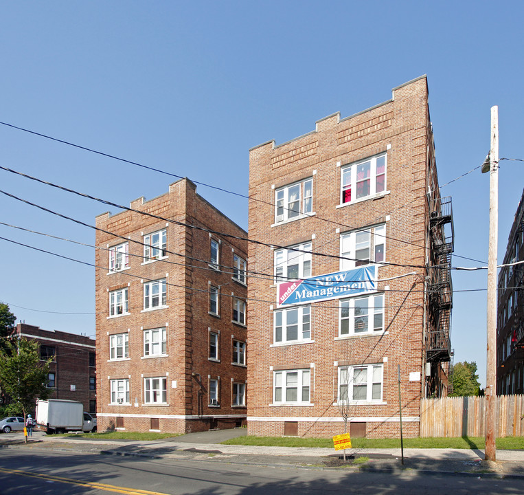 Bridgeport Gardens in Bridgeport, CT - Foto de edificio