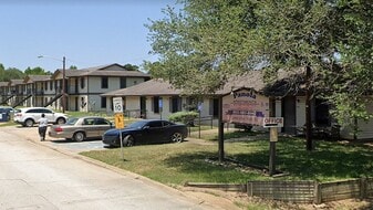 1100 S Adams St in Carthage, TX - Building Photo