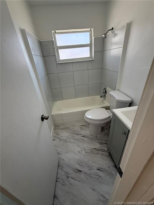 2550 42nd St in Vero Beach, FL - Building Photo