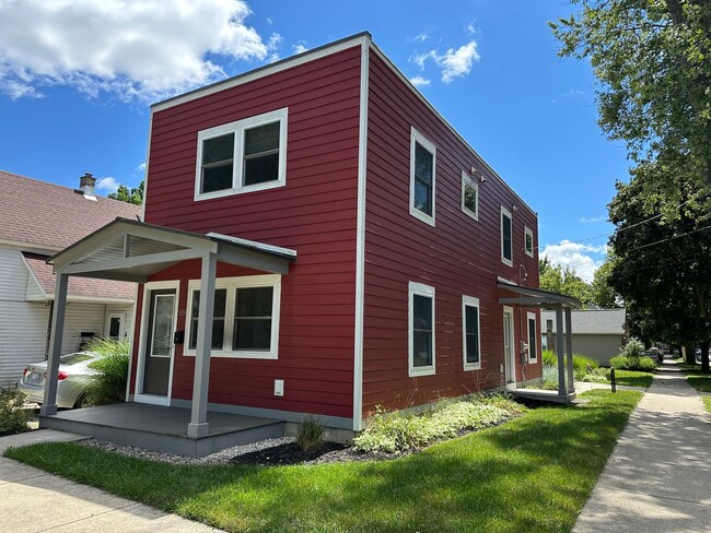 property at 924 Dayton St SW