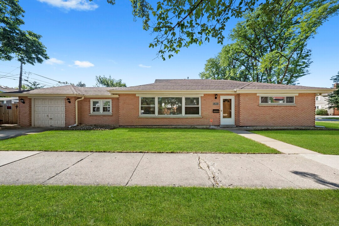 1621 S Crescent Ave in Park Ridge, IL - Building Photo