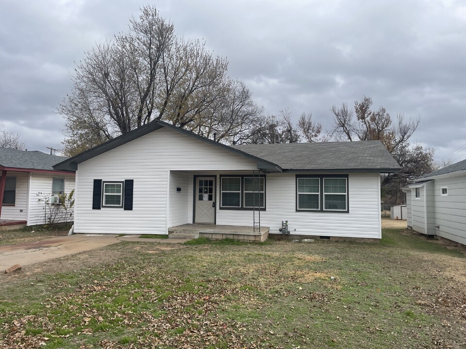 621 S 8th St Dr in Yukon, OK - Building Photo