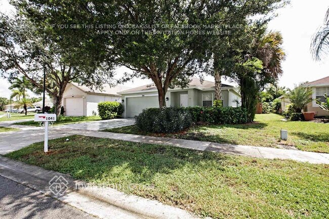 1041 Park Hill Dr in Haverhill, FL - Building Photo - Building Photo