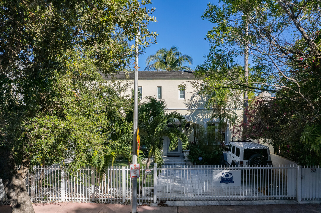 Lenox Avenue Apartments in Miami Beach, FL - Building Photo