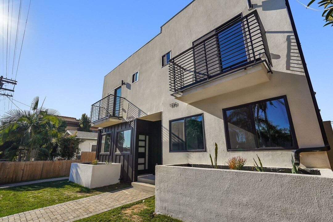 1731 S New Hampshire Ave in Los Angeles, CA - Building Photo