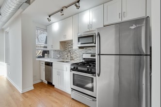 2512 W Leland Ave, Unit 2520-C01 in Chicago, IL - Foto de edificio - Building Photo