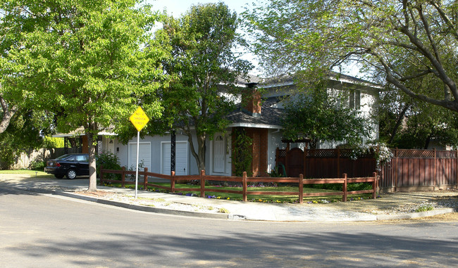 85 Wheeler St in Redwood City, CA - Building Photo - Building Photo