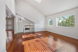 137 Kingsgate Rd in Lake Oswego, OR - Building Photo - Building Photo