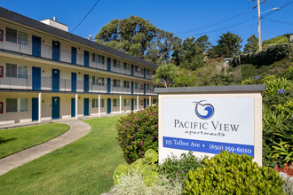 Pacific View Apartments in Pacifica, CA - Foto de edificio - Building Photo