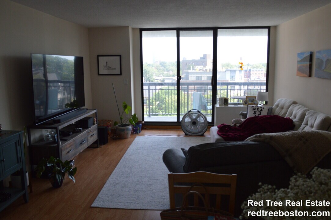 60 Longwood Ave, Unit 605 in Brookline, MA - Building Photo