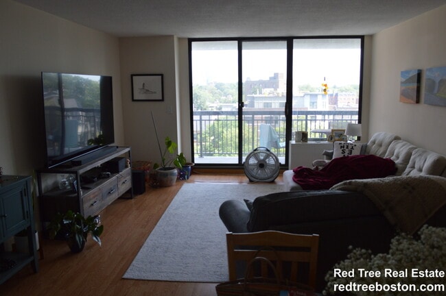60 Longwood Ave, Unit 605