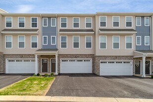 1829 Shady Ln in Mechanicsburg, PA - Building Photo