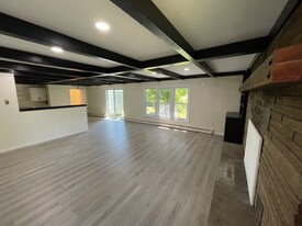 1810-1812-1812 Duanesburg Rd, Unit Apt 3 in Duanesburg, NY - Building Photo