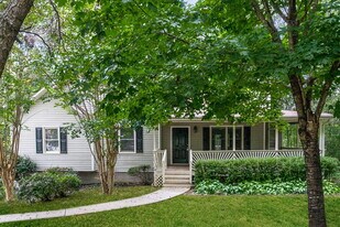 18 Black Water Dr in White, GA - Building Photo