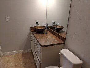 7453 County Rd 98 in Alvin, TX - Foto de edificio - Building Photo