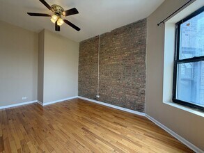 4055 S Calumet Ave, Unit 2 in Chicago, IL - Building Photo - Building Photo