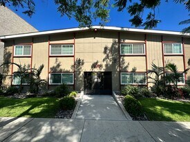 276 S Sierra Madre Blvd in Pasadena, CA - Building Photo