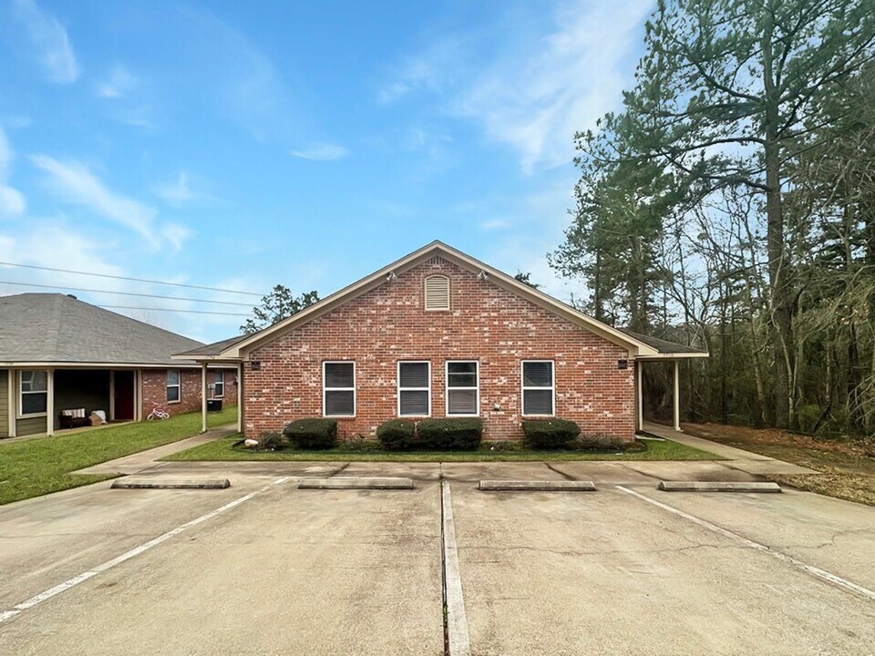 8823 Mansion Creek Cir in Tyler, TX - Building Photo