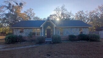 147 Fletcher Rd in Hinesville, GA - Building Photo