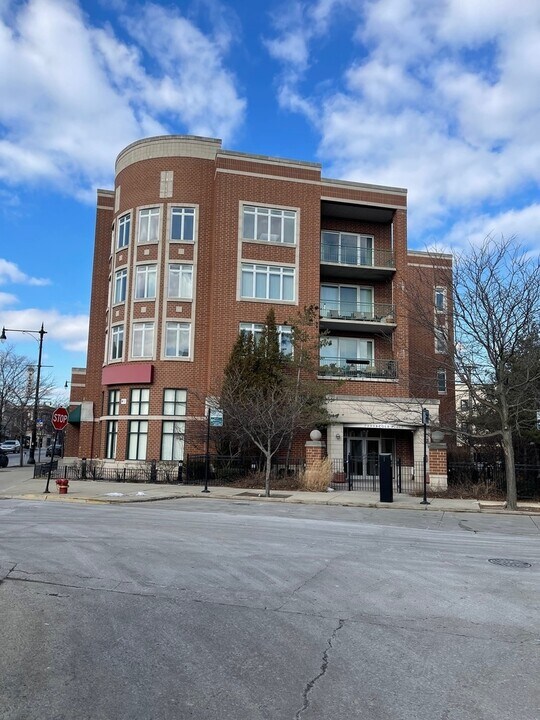 5036 W Pensacola Ave in Chicago, IL - Building Photo