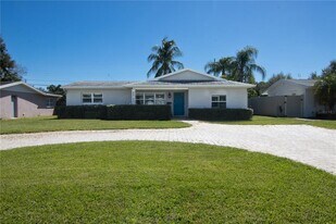 600 43rd Ave NE in St. Petersburg, FL - Building Photo