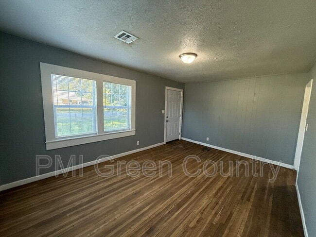 2626 W 48th St in Tulsa, OK - Building Photo - Building Photo