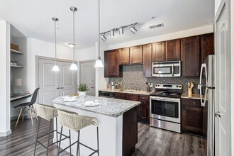 Sonterra Blue in San Antonio, TX - Building Photo - Building Photo