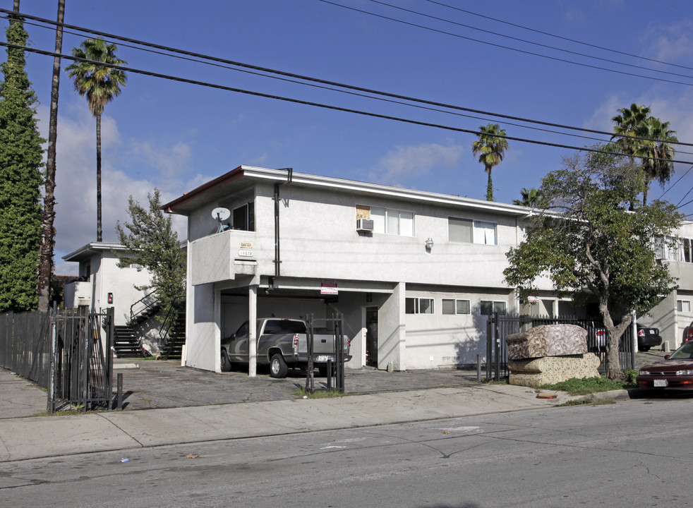 14678 Hubbard Ave in San Fernando, CA - Foto de edificio