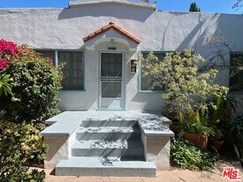 1044 N Sweetzer Ave in West Hollywood, CA - Building Photo