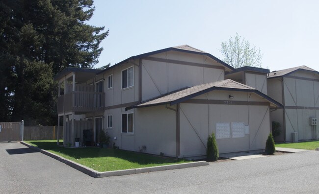 Lakewood Village Apartments in Lakewood, WA - Building Photo - Building Photo