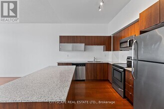 59-2459 E Liberty St in Toronto, ON - Building Photo - Building Photo
