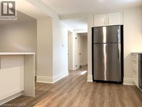 806 Duke St in Cambridge, ON - Building Photo - Building Photo